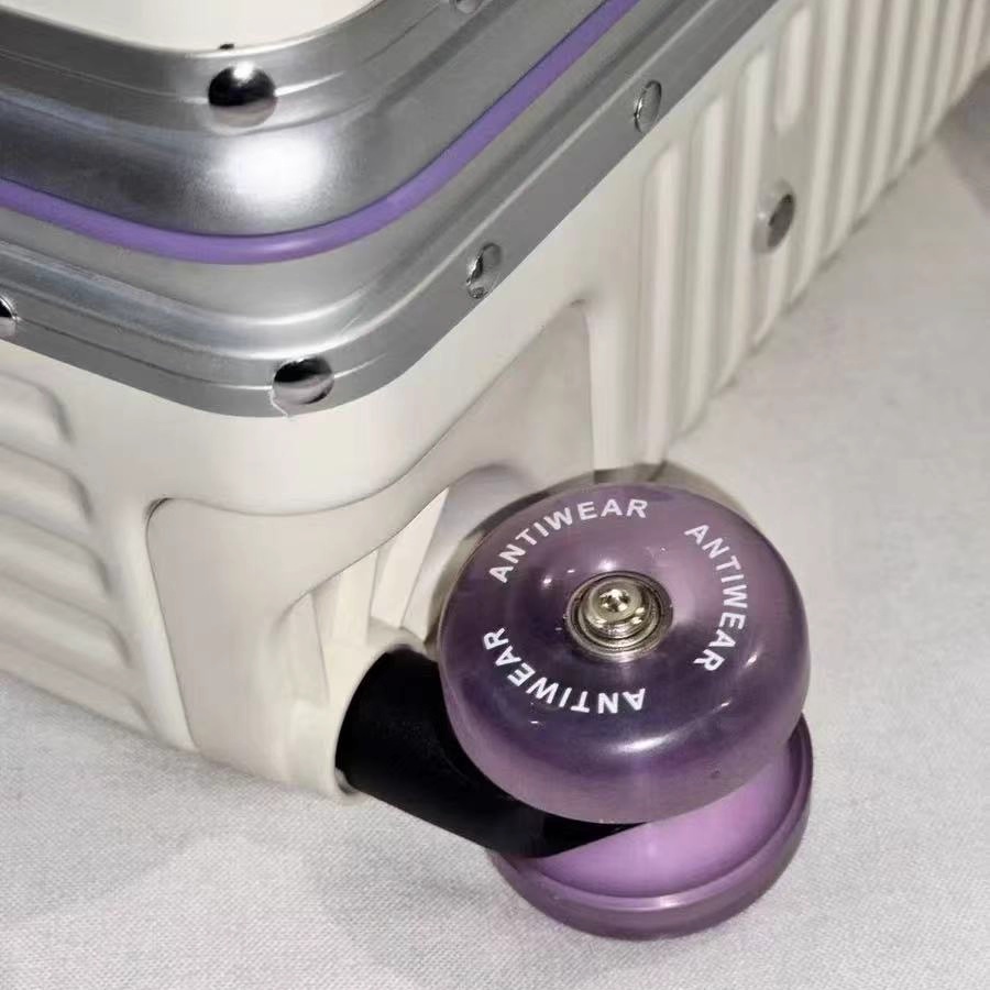 Renkli Sessiz Çıkrık TSA Kilit - Aluminum Frame Carry On Luggage incelemesi ve fiyatı